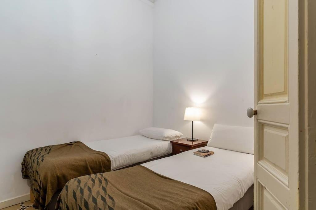 Canela Homes Patio Apartment Barcelona